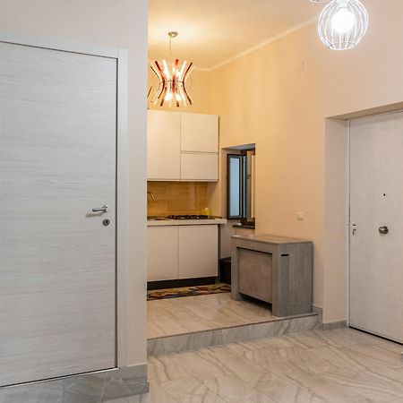 Charm House Apartment Napoli Bagian luar foto