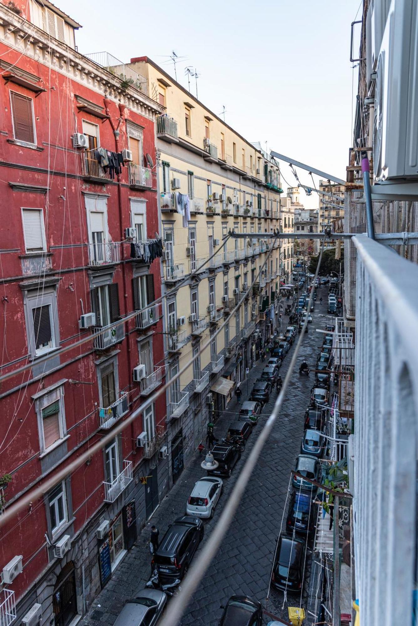 Charm House Apartment Napoli Bagian luar foto